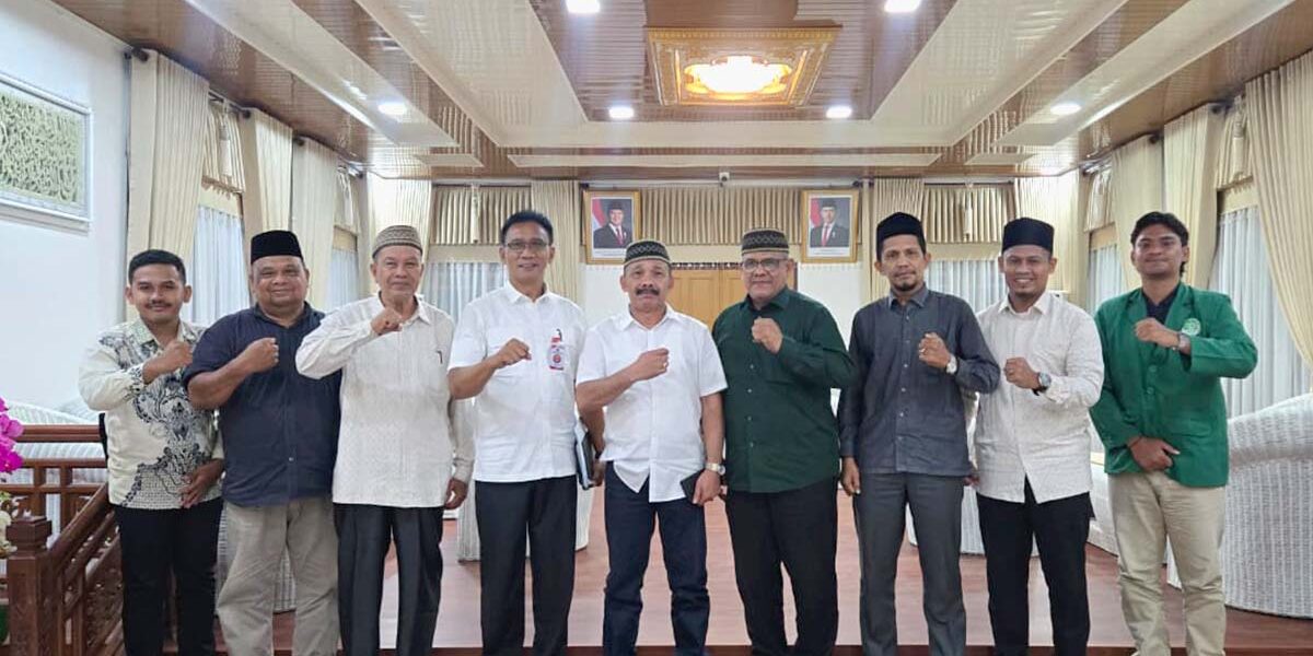 Foto Bersama Tim Persiapan Penegerian Al-Hilal Sigli dengan Bupati Pidie H. Sarjani Abdullah.