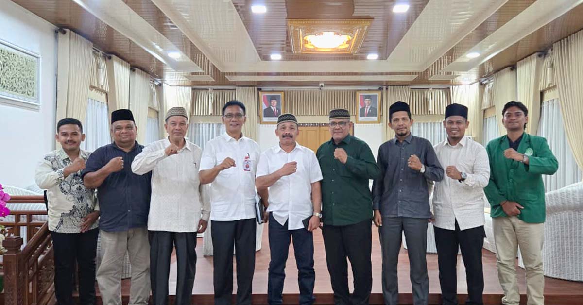 Foto Bersama Tim Persiapan Penegerian Al-Hilal Sigli dengan Bupati Pidie H. Sarjani Abdullah.