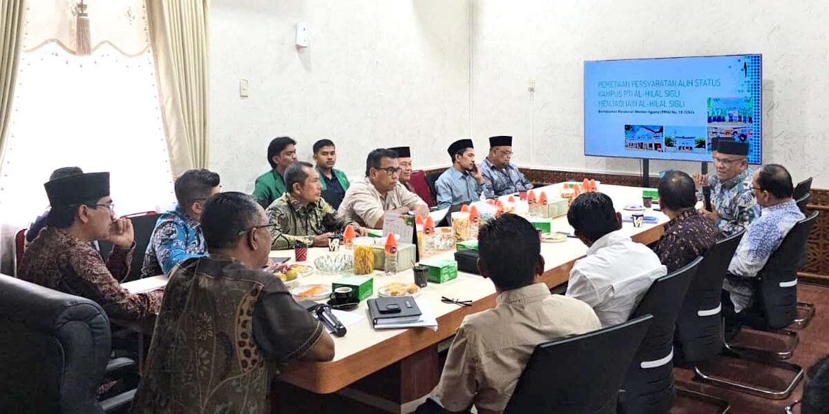 Pertemuan Yayasan PTI Al-Hilal Sigli, Pemkab Pidie, dan Kopertais Aceh membahas proses penegerian kampus.