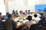Pertemuan Yayasan PTI Al-Hilal Sigli, Pemkab Pidie, dan Kopertais Aceh membahas proses penegerian kampus.