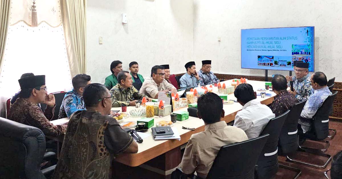 Pertemuan Yayasan PTI Al-Hilal Sigli, Pemkab Pidie, dan Kopertais Aceh membahas proses penegerian kampus.