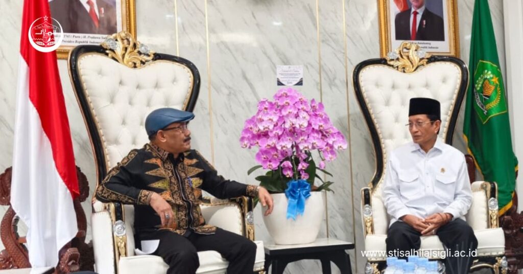 Bupati Pidie H. Sarjani Abdullah menyerahkan proposal penegerian PTI Al-Hilal Sigli menjadi IAIN Al-Hilal Sigli kepada Menteri Agama RI Prof. KH. Nasaruddin Umar di Jakarta