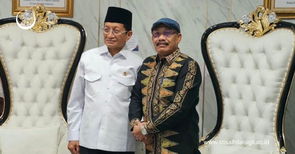 Bupati Pidie H. Sarjani Abdullah menyerahkan proposal penegerian PTI Al-Hilal Sigli menjadi IAIN Al-Hilal Sigli kepada Menteri Agama RI Prof. KH. Nasaruddin Umar di Jakarta