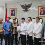 Bupati Pidie H. Sarjani Abdullah menyerahkan proposal penegerian PTI Al-Hilal Sigli menjadi IAIN Al-Hilal Sigli kepada Menteri Agama RI Prof. KH. Nasaruddin Umar di Jakarta